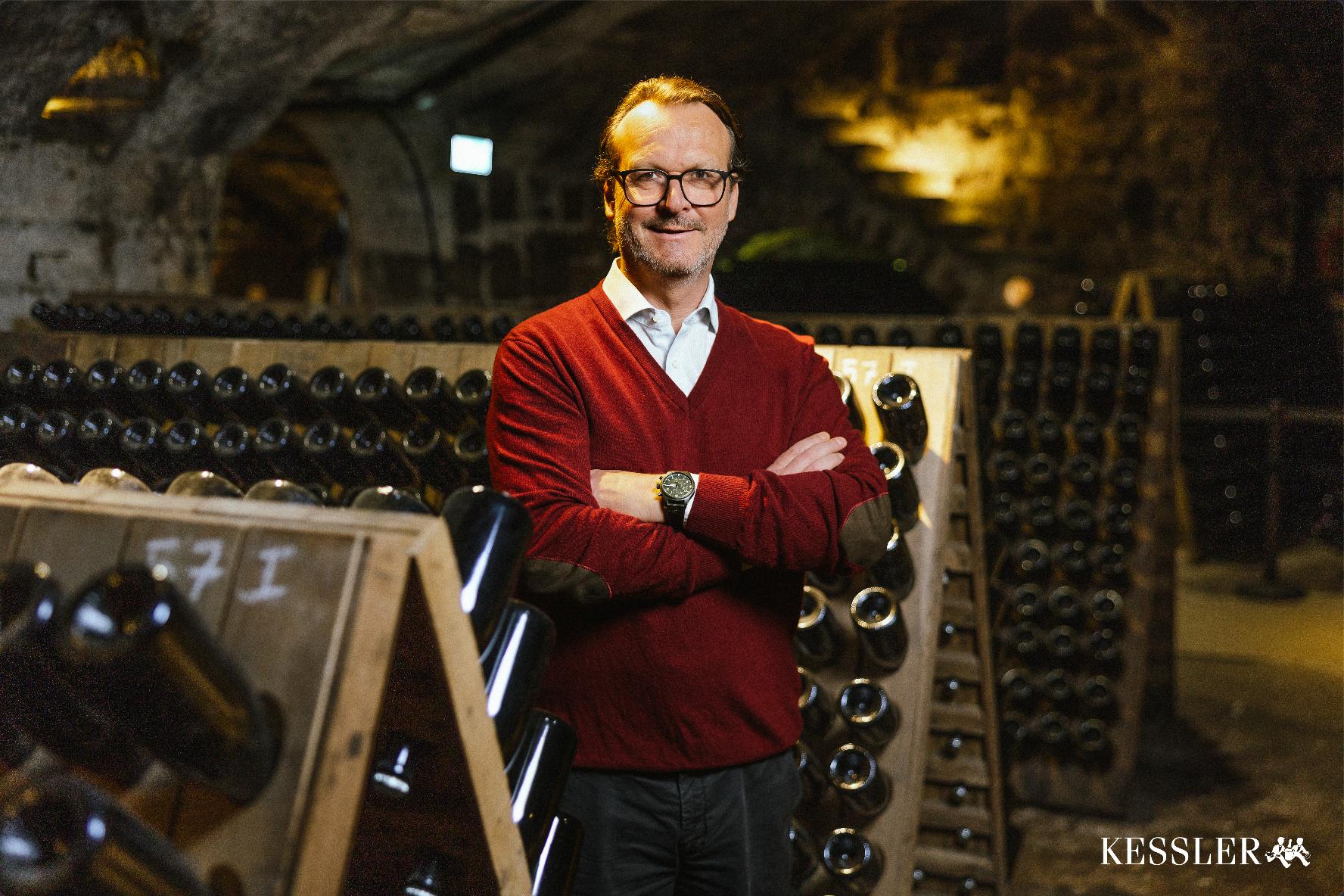 Christopher Baur, CEO von KESSLER, im historischen Gewölbekeller